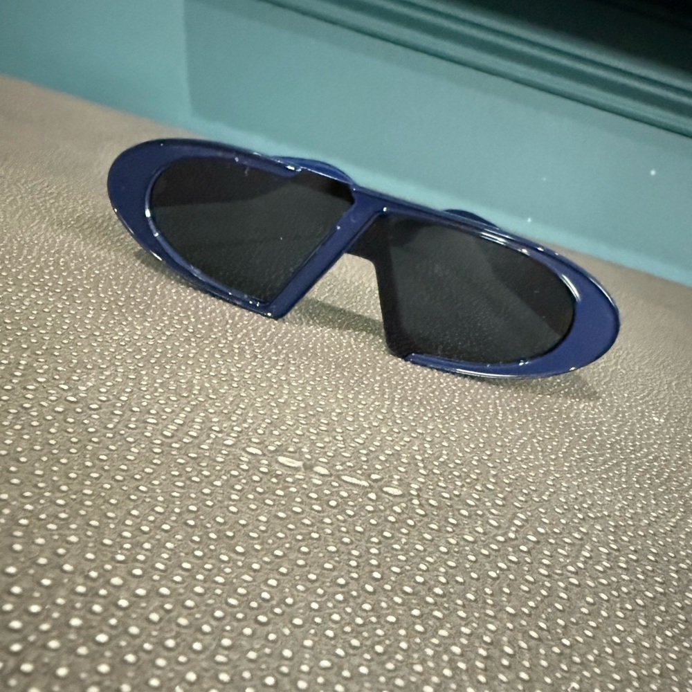 Christian Dior Oblique Sunglasses in Navy Excellent Condition - Picture 2 of 12